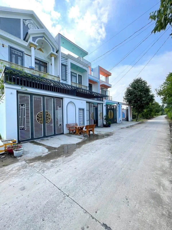 Bán nhà 1 trệt 1 lầu 3PN 100m² Bến Lức, Long An