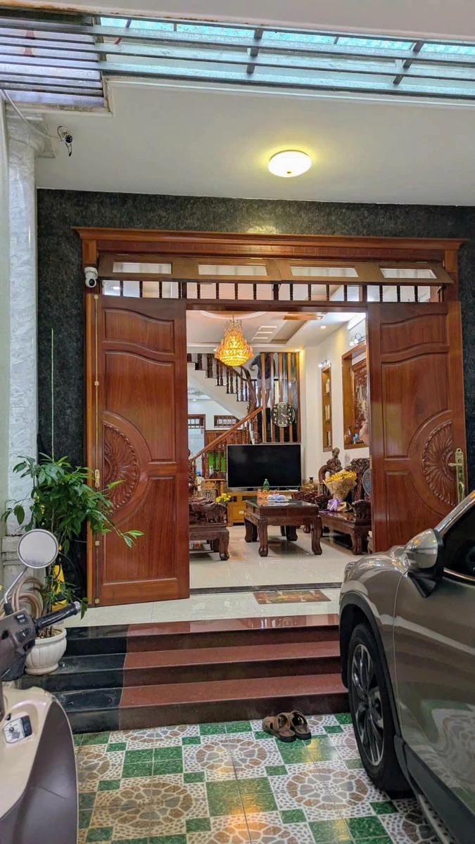 Bán nhà mặt tiền Nguyễn Thiện Thuật, Vũng Tàu, 99m2, 4 PN - Ảnh 1