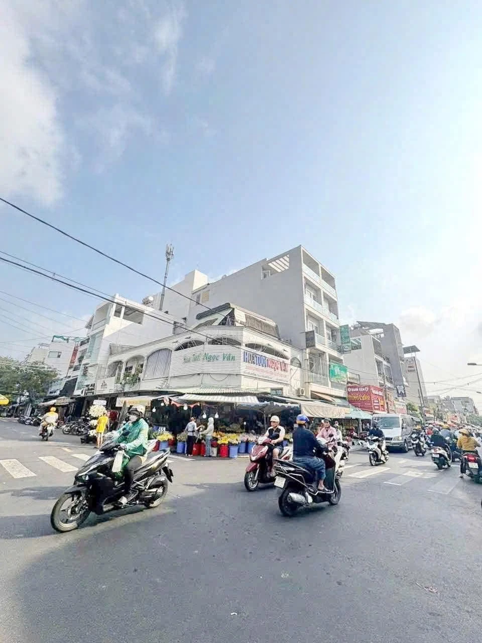 Bán nhà góc 2 mặt tiền đối diện chợ Tân Quy, 8.4x18m, giá 65 tỷ - Ảnh 1