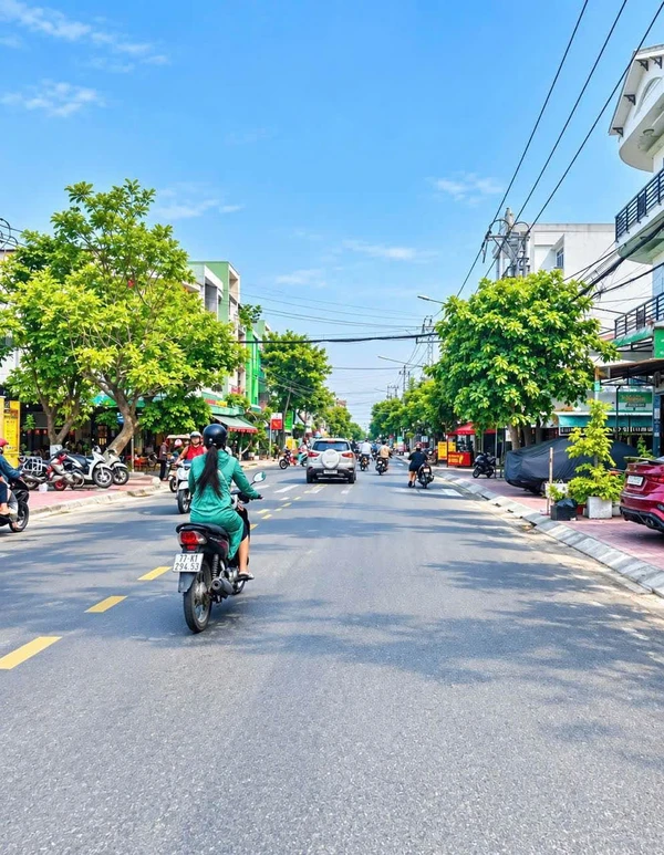Bán nhà 2 tầng mặt tiền đường Thành Thái, Quy Nhơn, diện tích 42m2, giá 4 tỷ 1xx