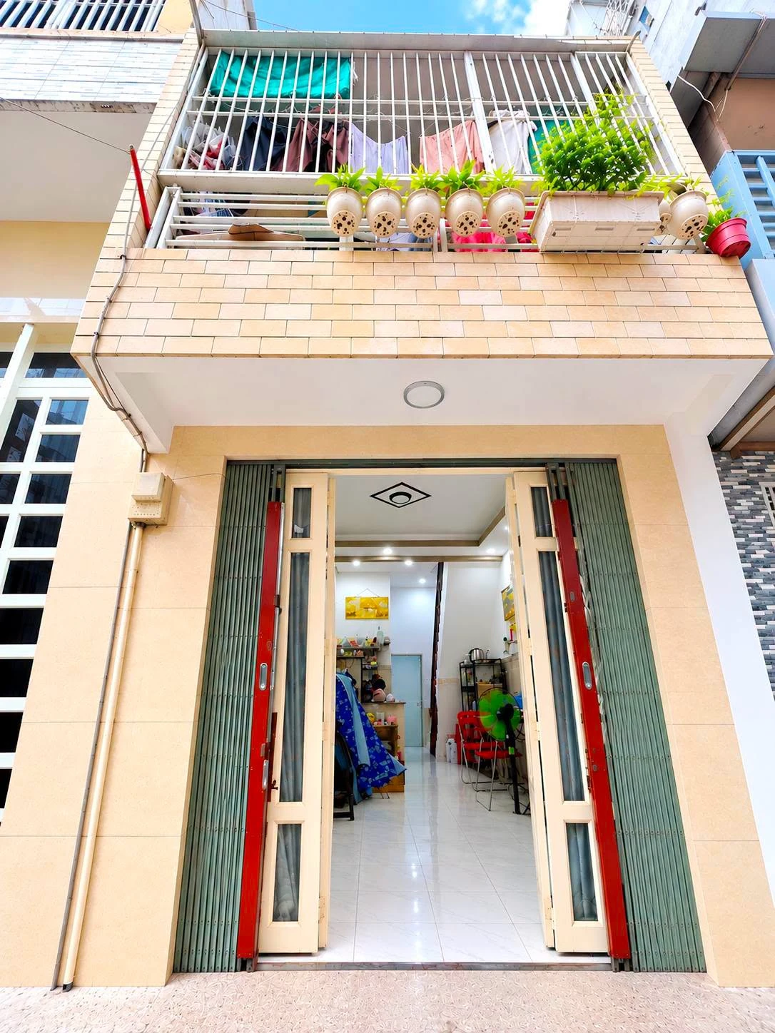 Bán nhà mặt tiền 22m2, trệt lầu, 2PN, Bình Tân sát Nguyễn Sơn, giá 2,46 tỷ - Ảnh 1