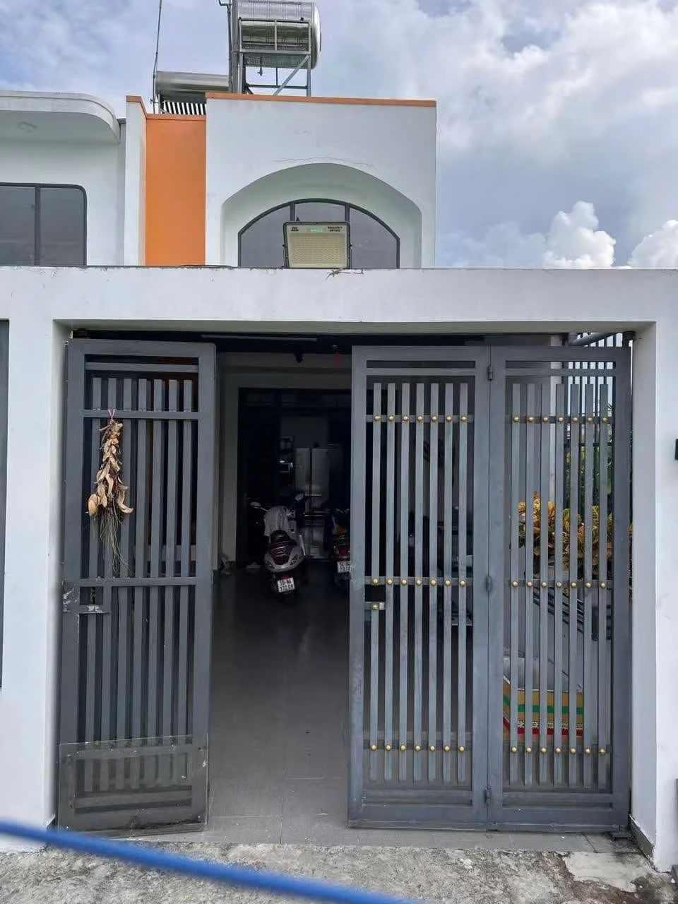 Bán nhà 1 trệt 1 lầu 143m2, 3PN, gần The Sol City, Long Thượng, Cần Giuộc, Long An - Ảnh 1