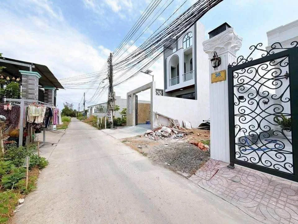 Bán nhà phố 3PN mặt tiền Phạm Thị Cầm Long An 2.3 tỷ - Ảnh 1