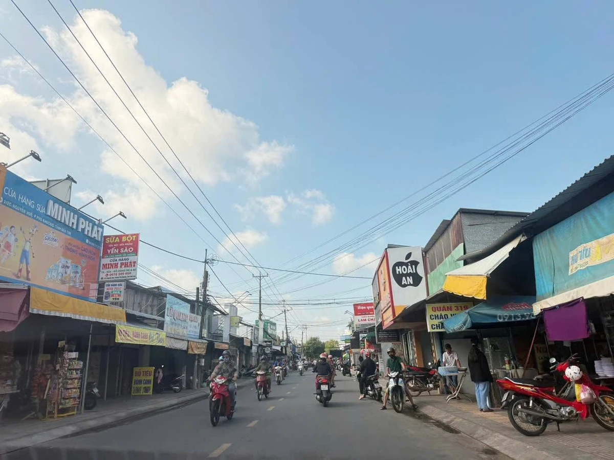 Bán nhà 3 phòng ngủ 122m² gần Nguyễn Huệ, 2.1 tỷ - Ảnh 1