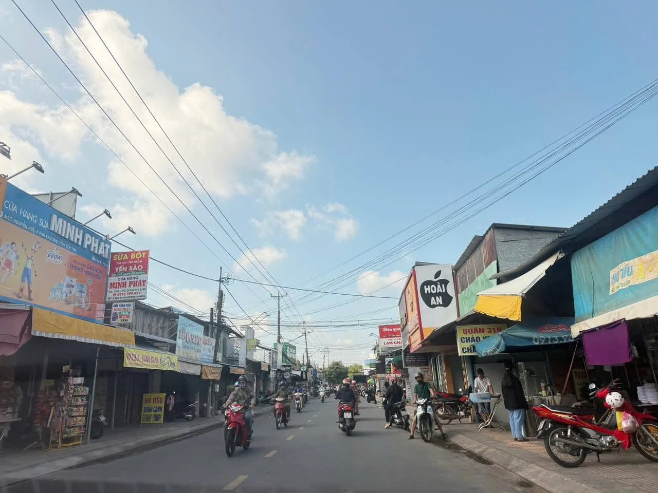 Bán nhà 3 phòng ngủ 122m² gần Nguyễn Huệ, 2.1 tỷ - Ảnh 1