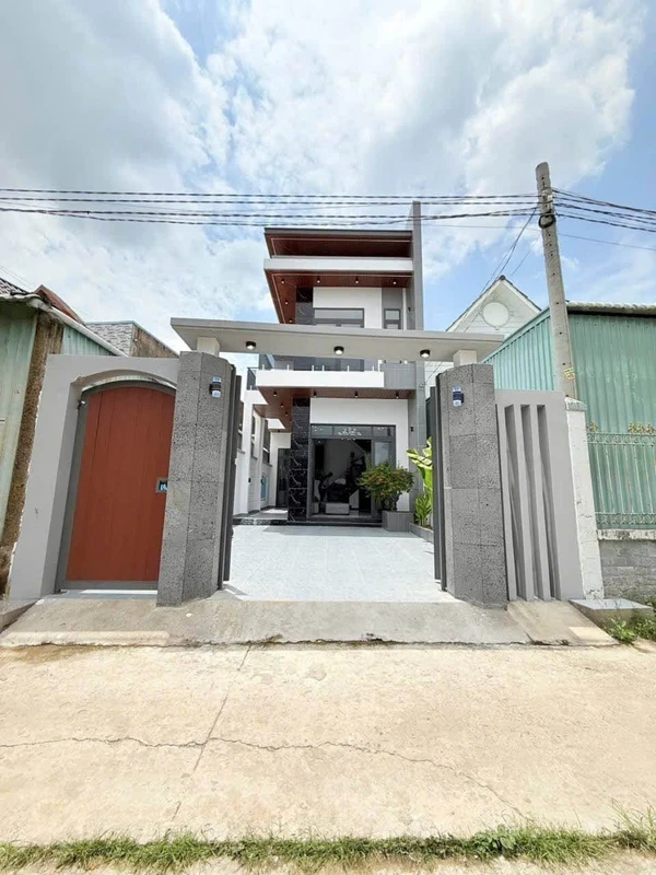 Bán villa sân vườn mini 6x20m, 3PN, giá 2 tỷ 980 triệu, Cần Giuộc gần KCN Cầu Tràm
