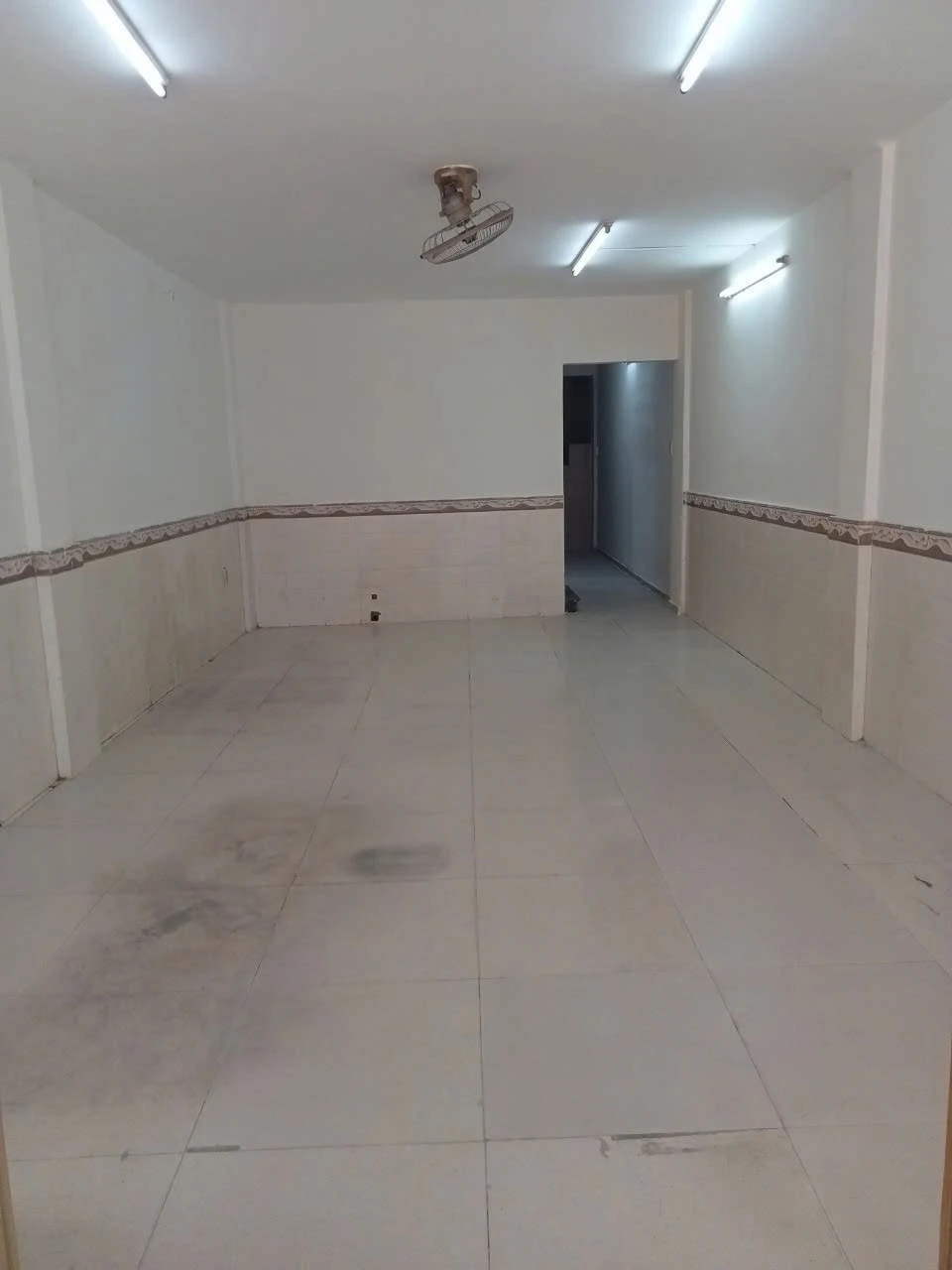 Cho thuê nhà mặt tiền Trần Hưng Đạo 4x38m 35 triệu/tháng Quận 5 - Ảnh 1