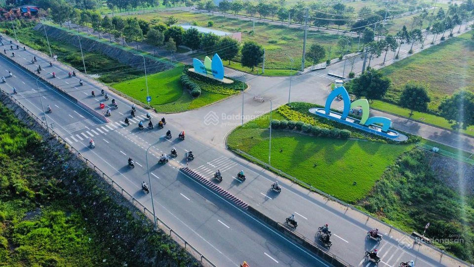 Mặt tiền siêu VIP nằm trên trục chính lớn nhất 25m của dự án Khu Dịch Vụ Hỗn Hợp VSIP Quảng Ngãi - Ảnh 1