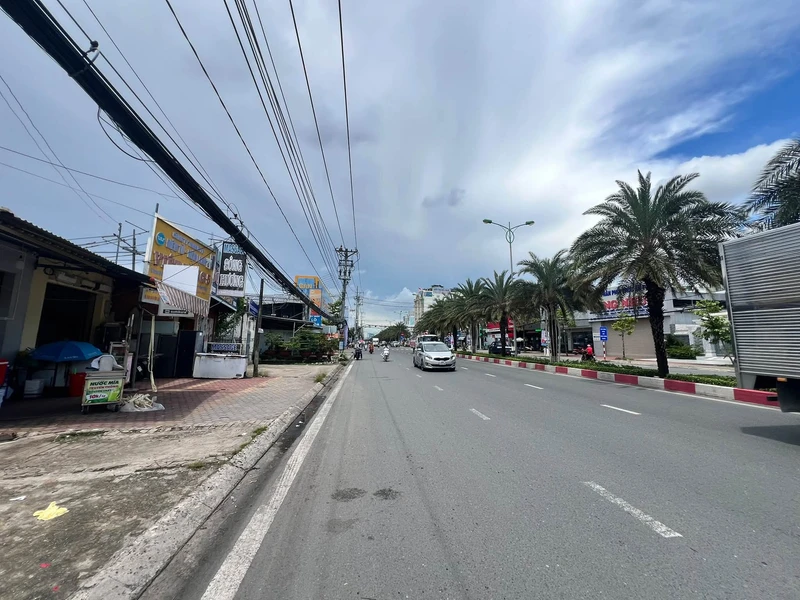 Bán nền mặt tiền Nguyễn Tất Thành 193.5m² Cà Mau 7.8 tỷ