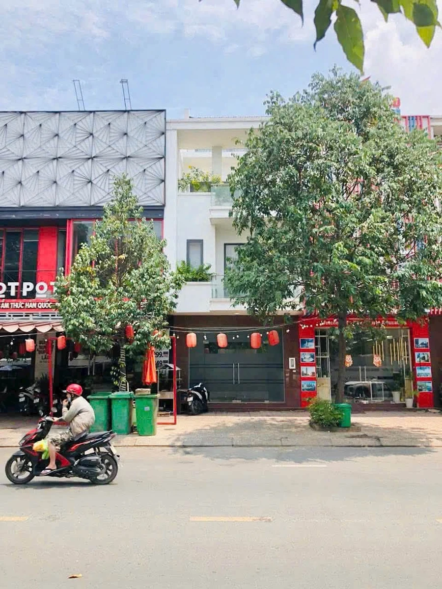 Bán nhà 3 tầng mặt tiền 247m2 Biên Hoà 15 tỷ - Ảnh 1