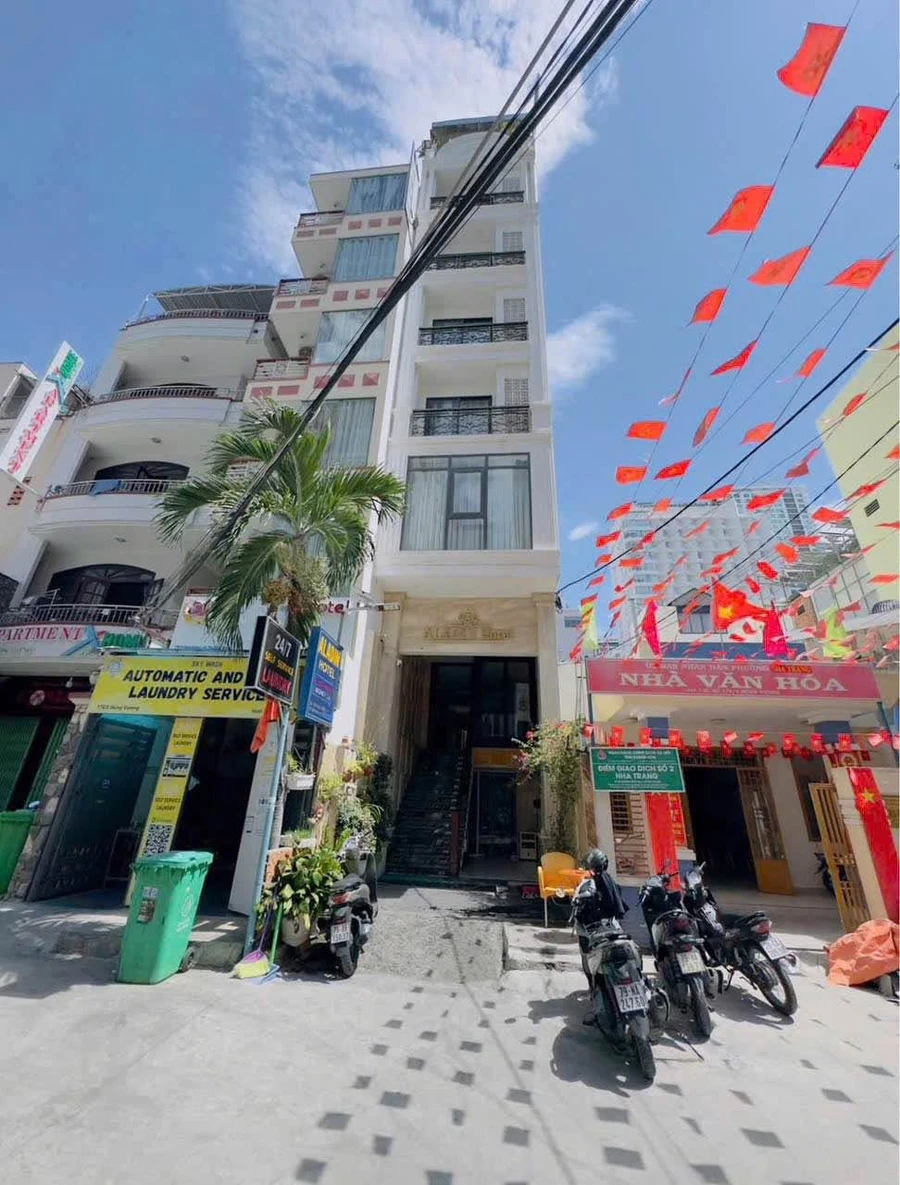 Bán khách sạn 7 tầng 18 phòng đường Quân Trấn, phố Tây Nha Trang, giá 25 tỷ - Ảnh 1