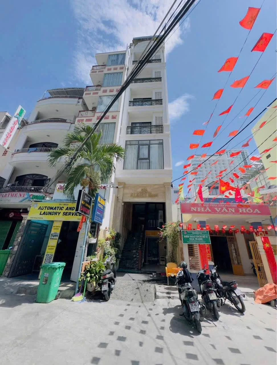 Bán khách sạn 7 tầng 18 phòng đường Quân Trấn, phố Tây Nha Trang, giá 25 tỷ - Ảnh 1