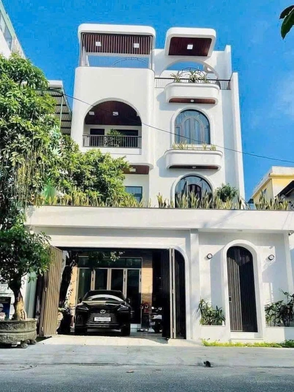 Bán biệt thự 4 tầng 180m² mặt tiền Lê Chân, Nha Trang