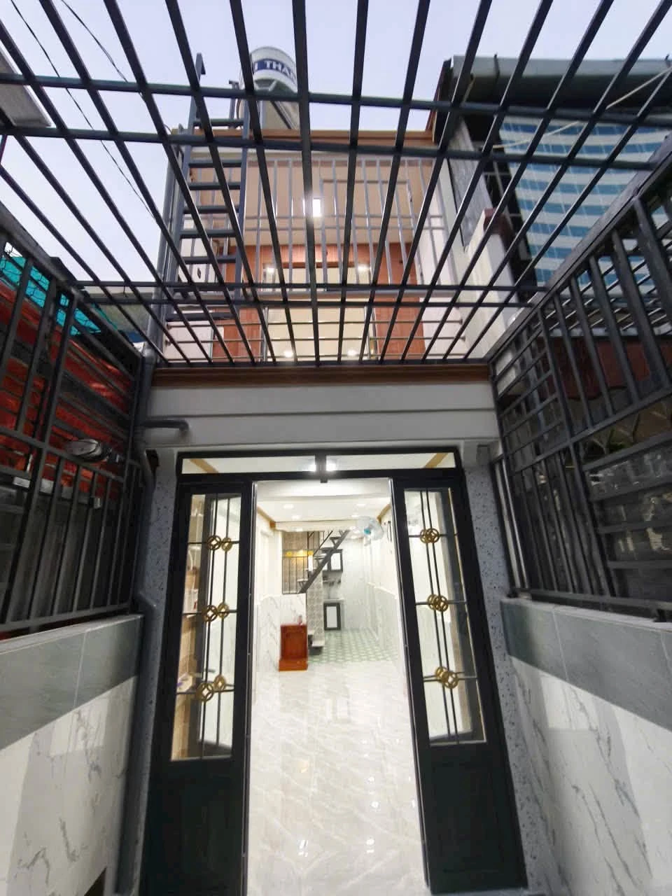 Bán nhà mặt tiền 29m² 2PN, 240 Lưu Hữu Phước, Quận 1 - Ảnh 1