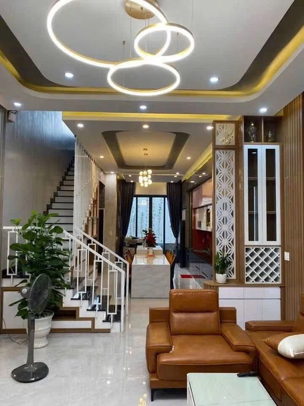Bán nhà phố 3 mê 3 phòng ngủ mặt tiền Trần Phú, Quảng Ngãi 110m²