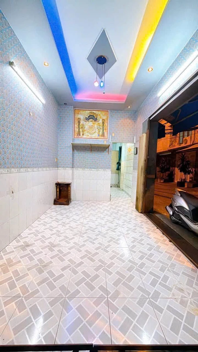 Bán nhà mặt tiền Q4, 36m², 4PN, 8.9 tỷ - Ảnh thu nhỏ 3