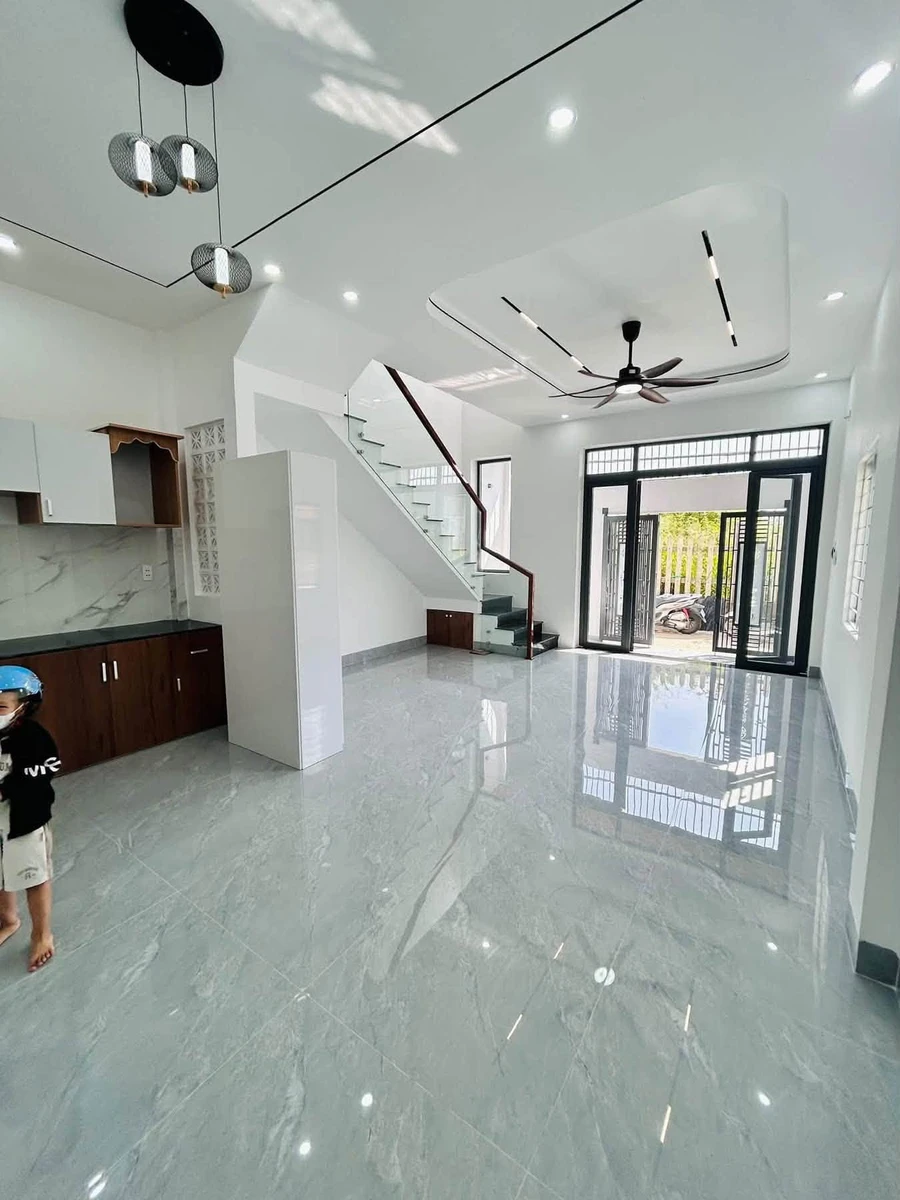 Bán nhà 3PN 2 tầng 63m2 hẻm Nguyễn Công Phương, Quận 5 - Ảnh 1