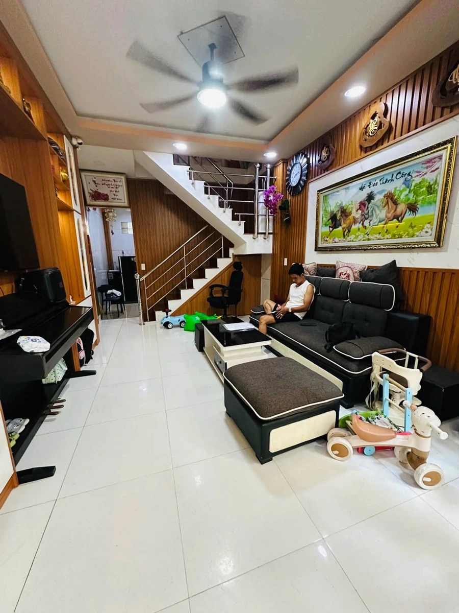 Bán nhà 2 tầng 2PN 3.7x10m hẻm gần Vincom Nguyễn Xí, Bình Thạnh, giá 4 tỷ hơn - Ảnh thu nhỏ 2