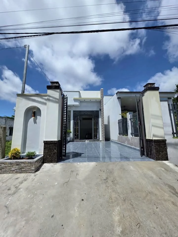 Bán nhà 3 phòng ngủ 5x31m giá 1,35 tỷ tại Phường Long Hoa, Tây Ninh - Ảnh 1