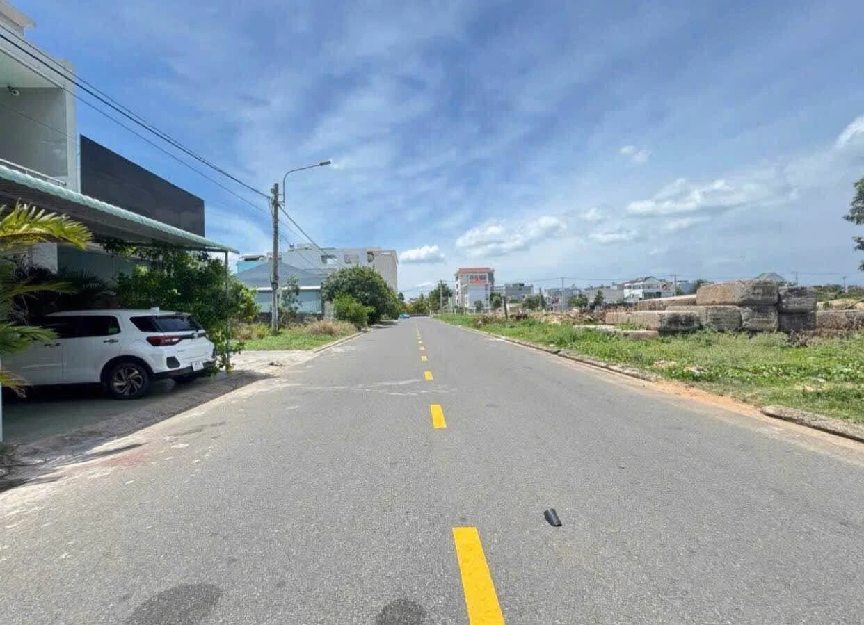 Bán 2 lô mặt tiền Đào Duy Tùng Phan Thiết 230m² - Ảnh 1