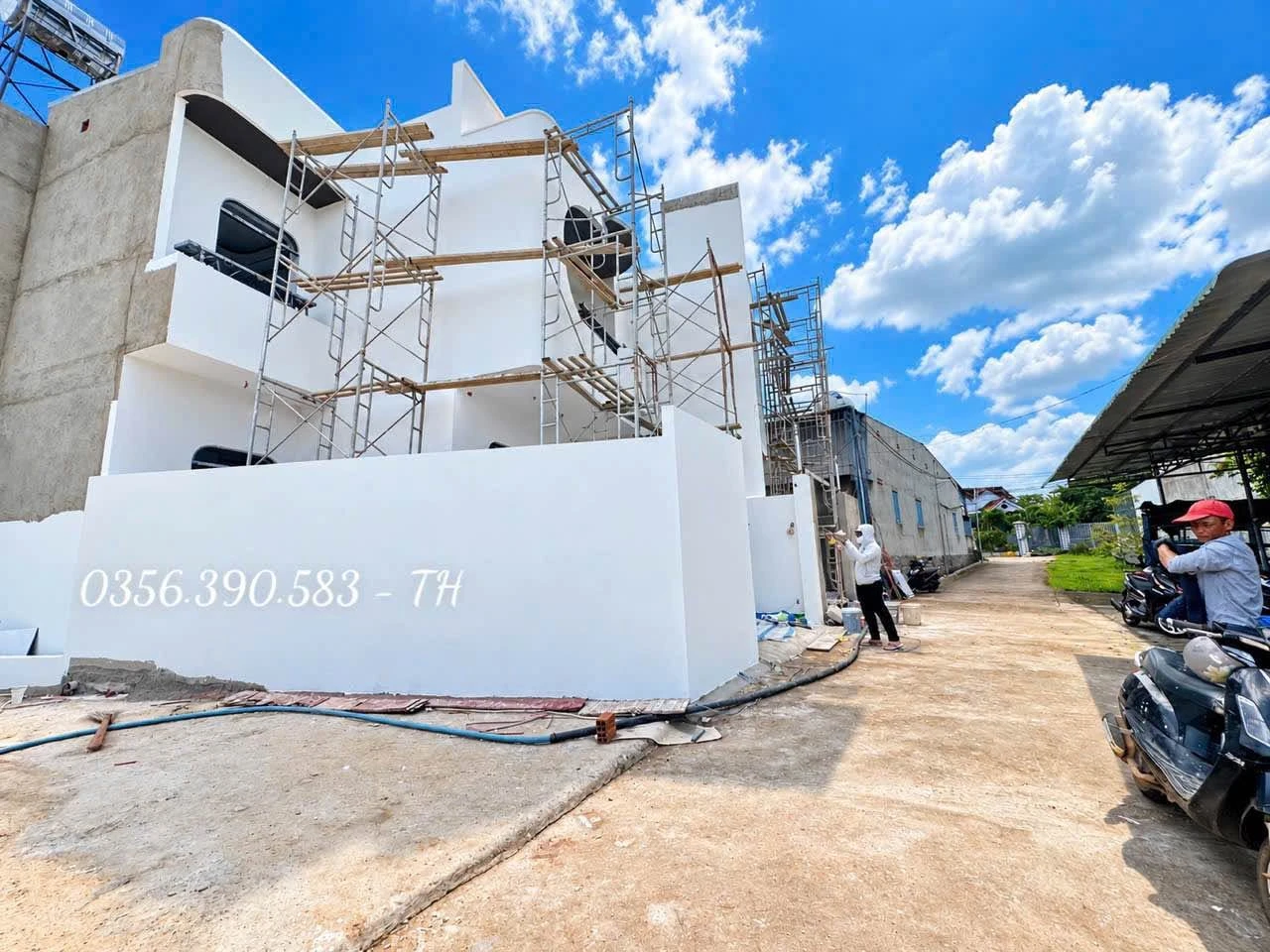 Bán nhà phố 1 trệt 1 lầu 75m², 2PN 2WC, sân đậu ô tô tại Long Khánh, Đồng Nai - Ảnh 1