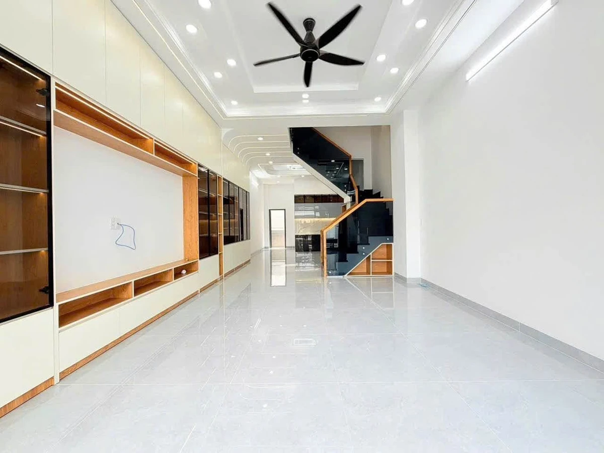 Bán nhà mặt tiền 4 tầng 105m2 đường Hiệp Thành 12, Quận 12, giá 9,39 tỷ - Ảnh thu nhỏ 2