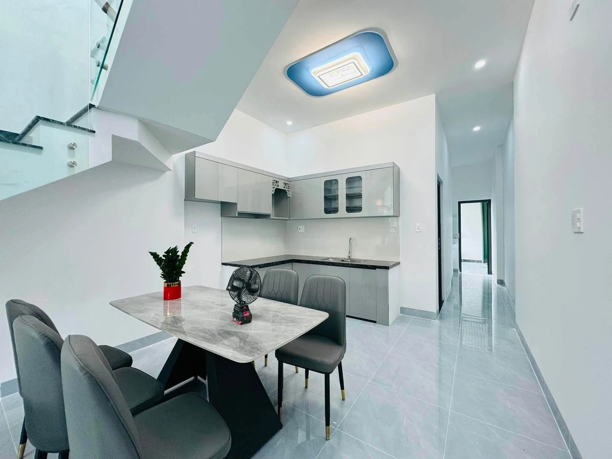 Bán nhà 2 tầng 97,8m2 gần chợ, Quận 12 - Ảnh thu nhỏ 3