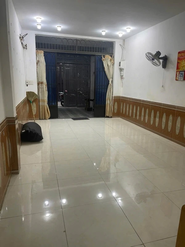 Nhà bán 3 tỷ 9, 3PN, 125m2, Thủ Đức, đường thông 4882