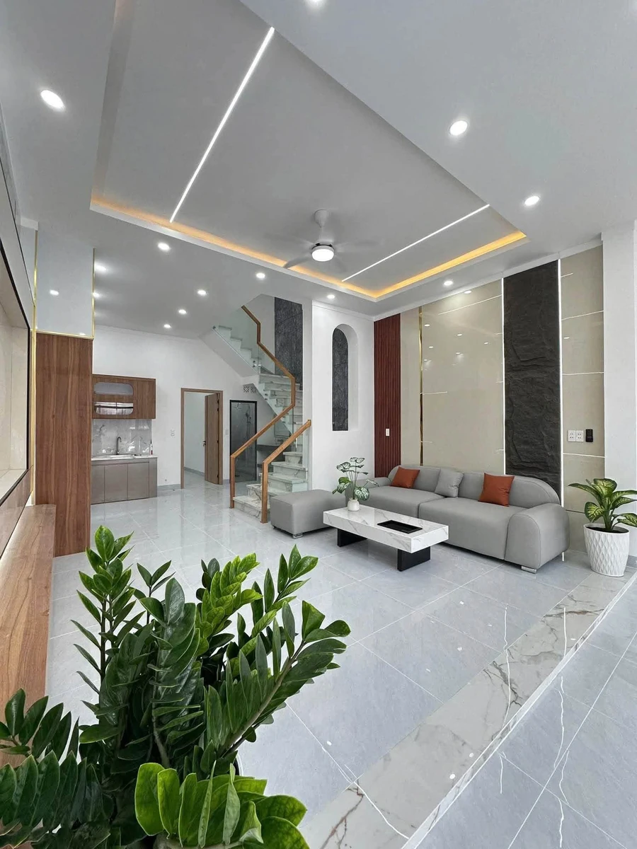Bán nhà lầu hiện đại 3 phòng ngủ 140m² gần BigC Go - Ảnh thu nhỏ 2