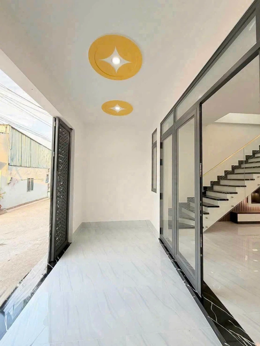 Bán nhà 1 trệt 1 lầu 75m² Rạch Giá 2,3 tỷ - Ảnh thu nhỏ 2