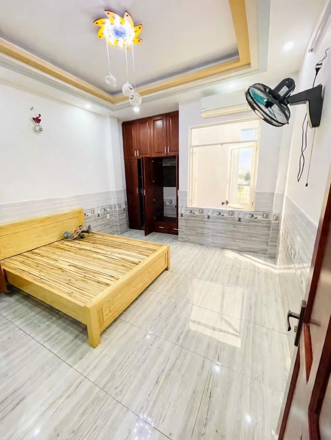 Bán nhà 3 tầng 4PN 4x20m hẻm ô tô đường Lê Trọng Tấn, gần ngã tư Gò Mây, Bình Tân - Ảnh 1