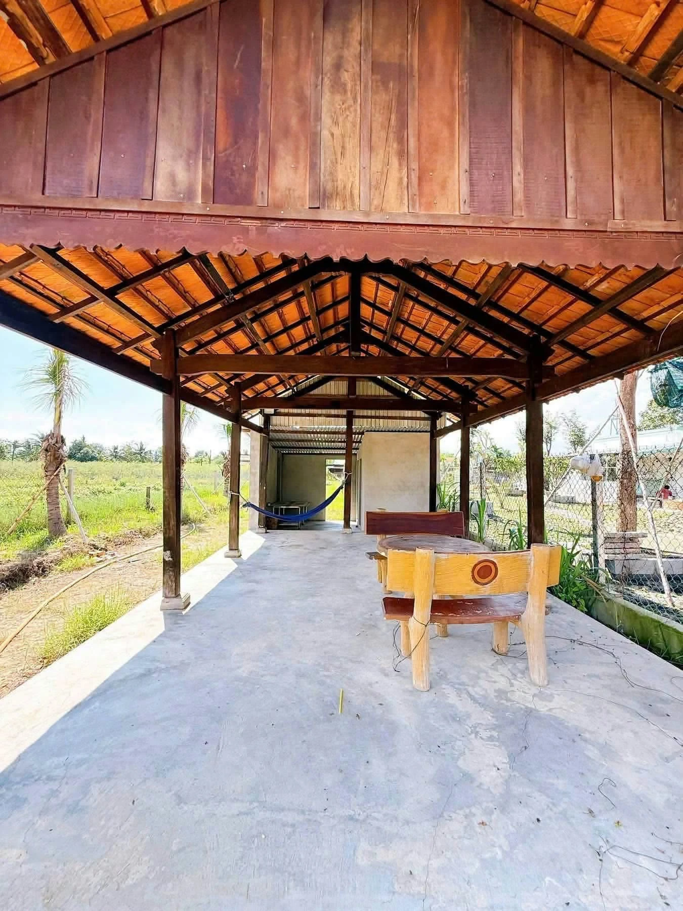 Bán khu nghỉ dưỡng 682m2 có sẵn nhà gỗ, vườn dừa, ao cá tại Phường Tân Ninh, Tây Ninh - Ảnh 1