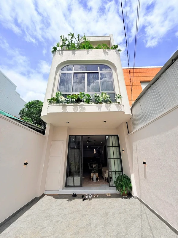 Nhà bán 3 tầng Xuân Diệu, 256m², 4PN, 8 tỷ 390