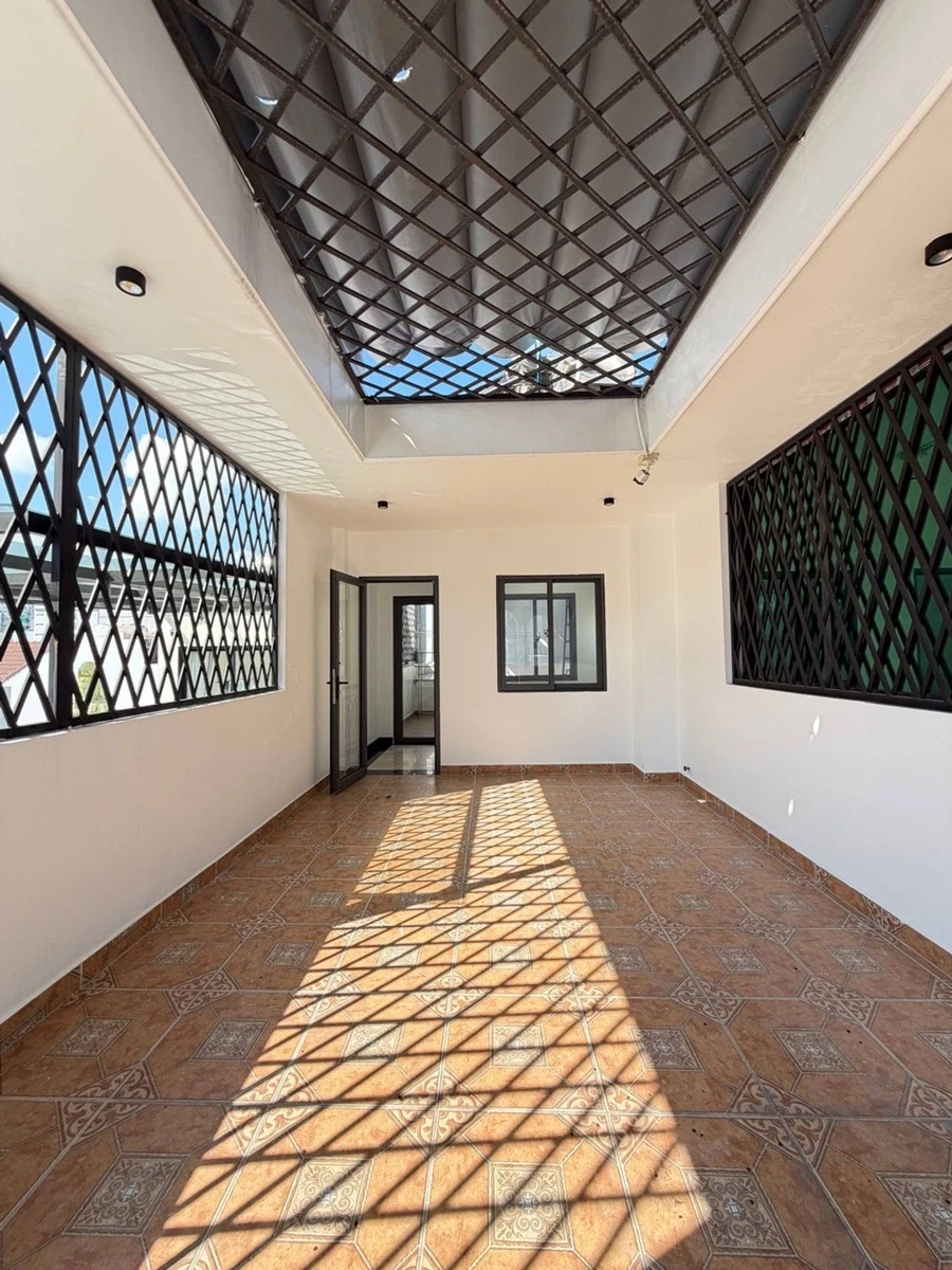 Nhà bán hơn 9 tỷ, 5PN, 46.4m2 Nguyễn Trọng Tuyển - Ảnh thu nhỏ 2