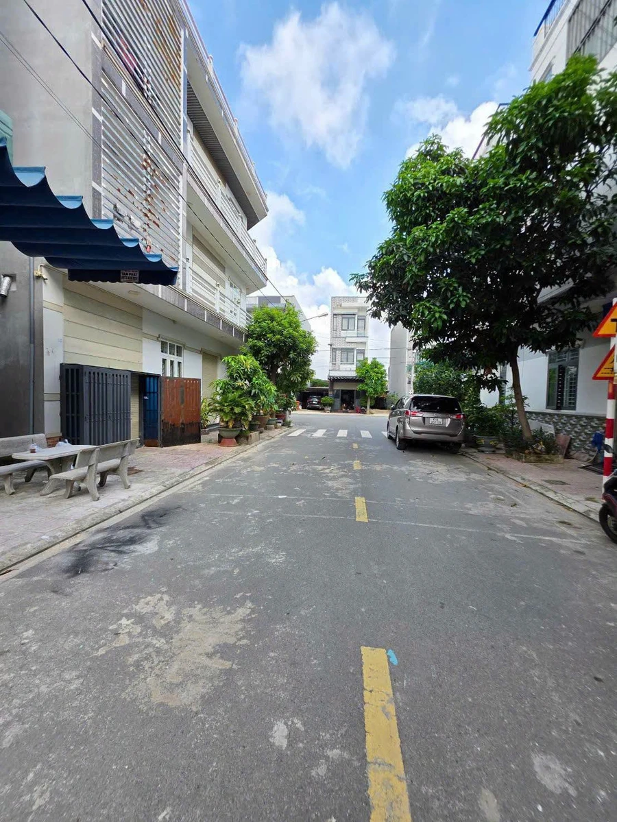 Bán nhà 2 mặt tiền 71m2, 4PN, Dĩ An, Bình Dương - Ảnh thu nhỏ 3