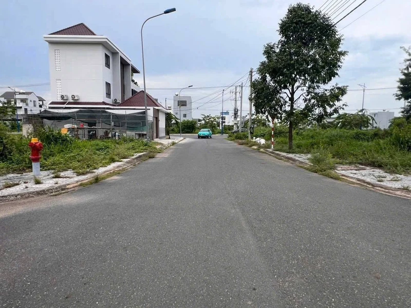 Bán lô đất 108m2 (6x18) đường Gò Cát 8, Hòa Long, Bà Rịa, giá 2,35 tỷ