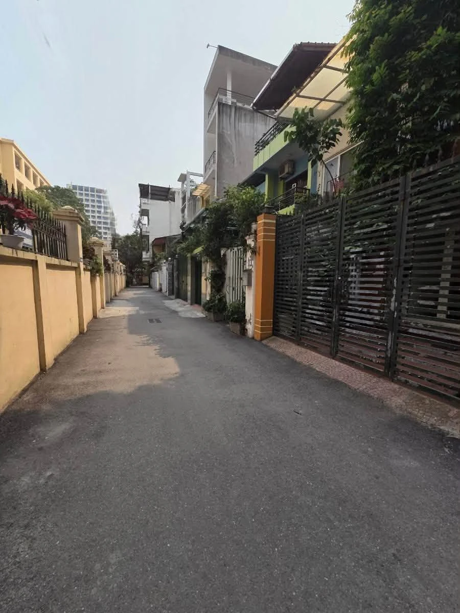 Bán nhà 5 tầng 110m² Hoàng Quốc Việt, gara ô tô, thang máy - Ảnh 1