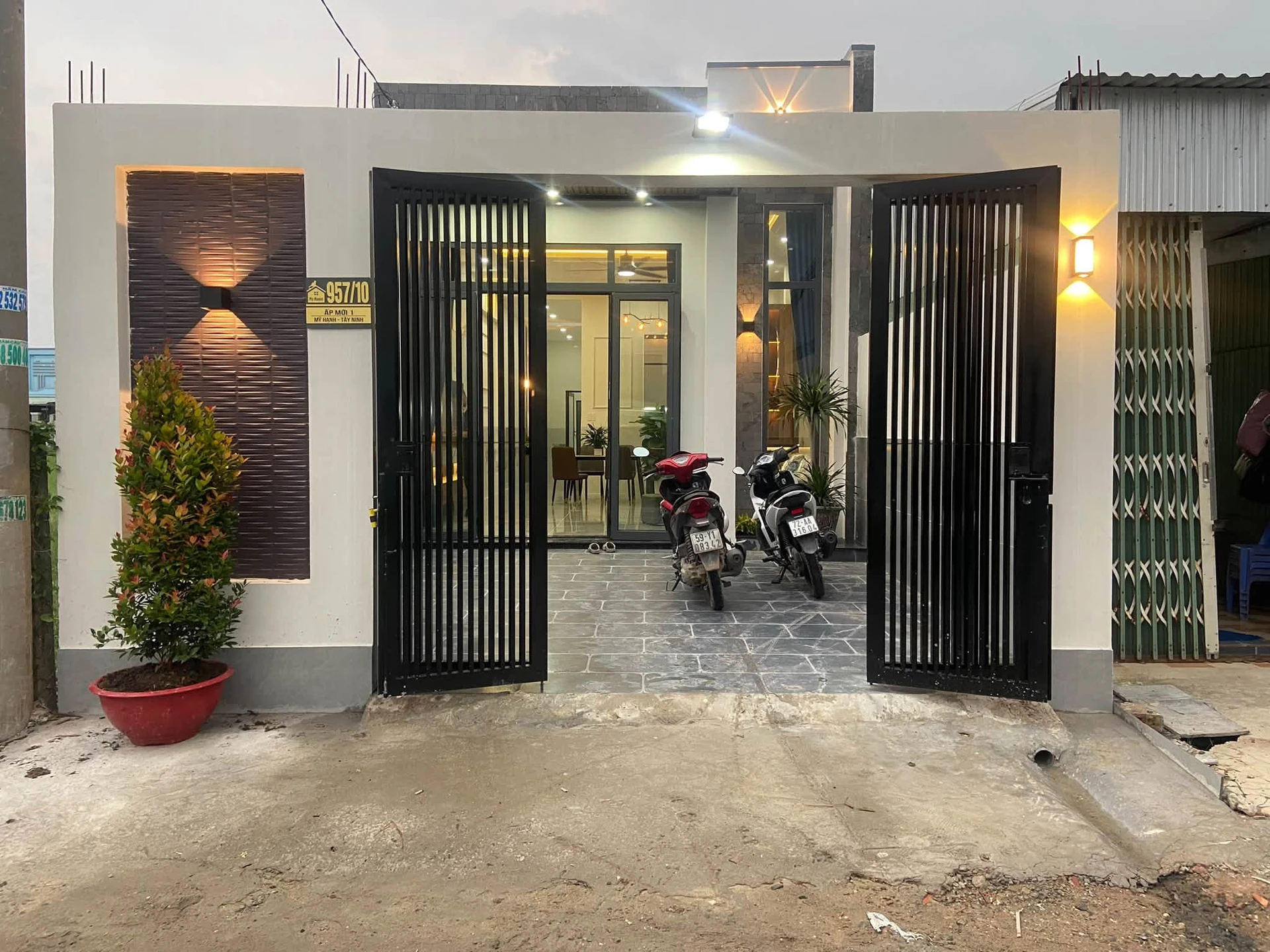 Bán nhà 3 phòng ngủ 125m² Mỹ Hạnh Nam 2,28 tỷ - Ảnh 1