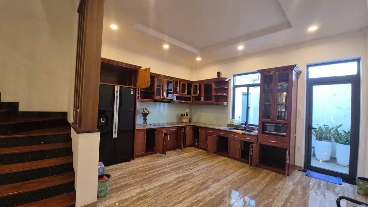 Bán nhà 3 tầng 100m2 full nội thất KĐT VCN Phước Hải, Nam Nha Trang, giá 16,5 tỷ - Ảnh thu nhỏ 2
