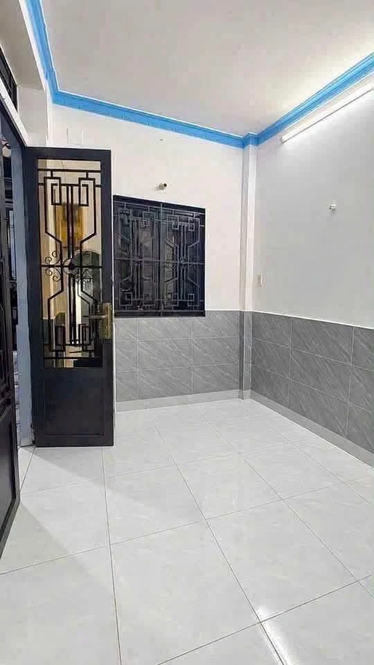Cho thuê nhà nguyên căn 2PN Đoàn Văn Bơ, Quận 4, 18m² - Ảnh 1