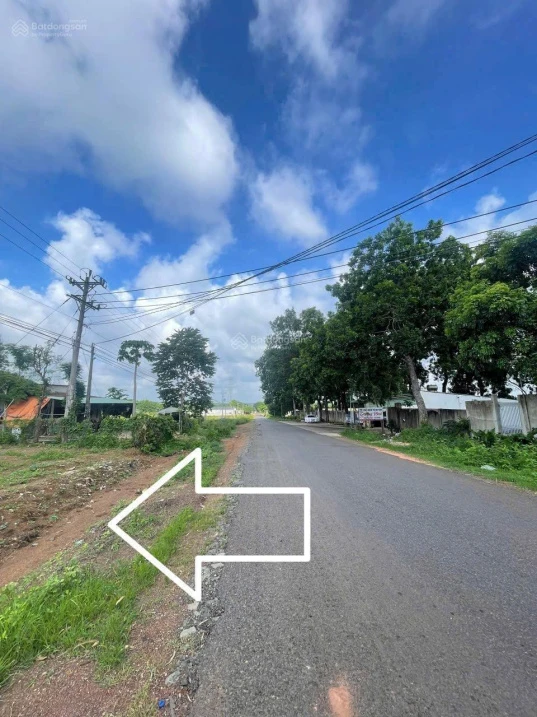 Kẹt tiền bán gấp 400m2 (10x40m), thổ cư 100m2, kế bên Khu công nghiệp Becamex, dân cư đông