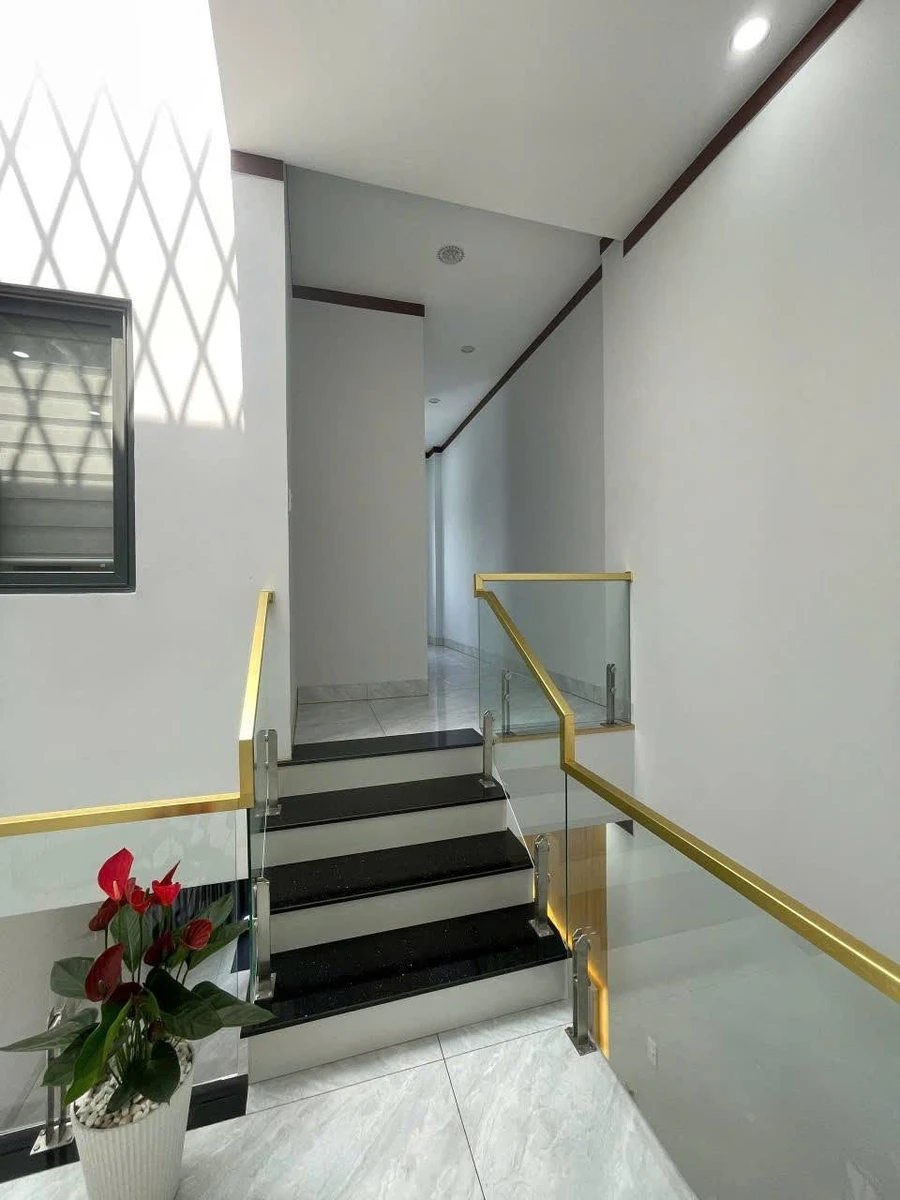 Bán nhà 3 phòng ngủ có sân vườn 150m² Thủ Đức, 3,7 tỷ - Ảnh thu nhỏ 4