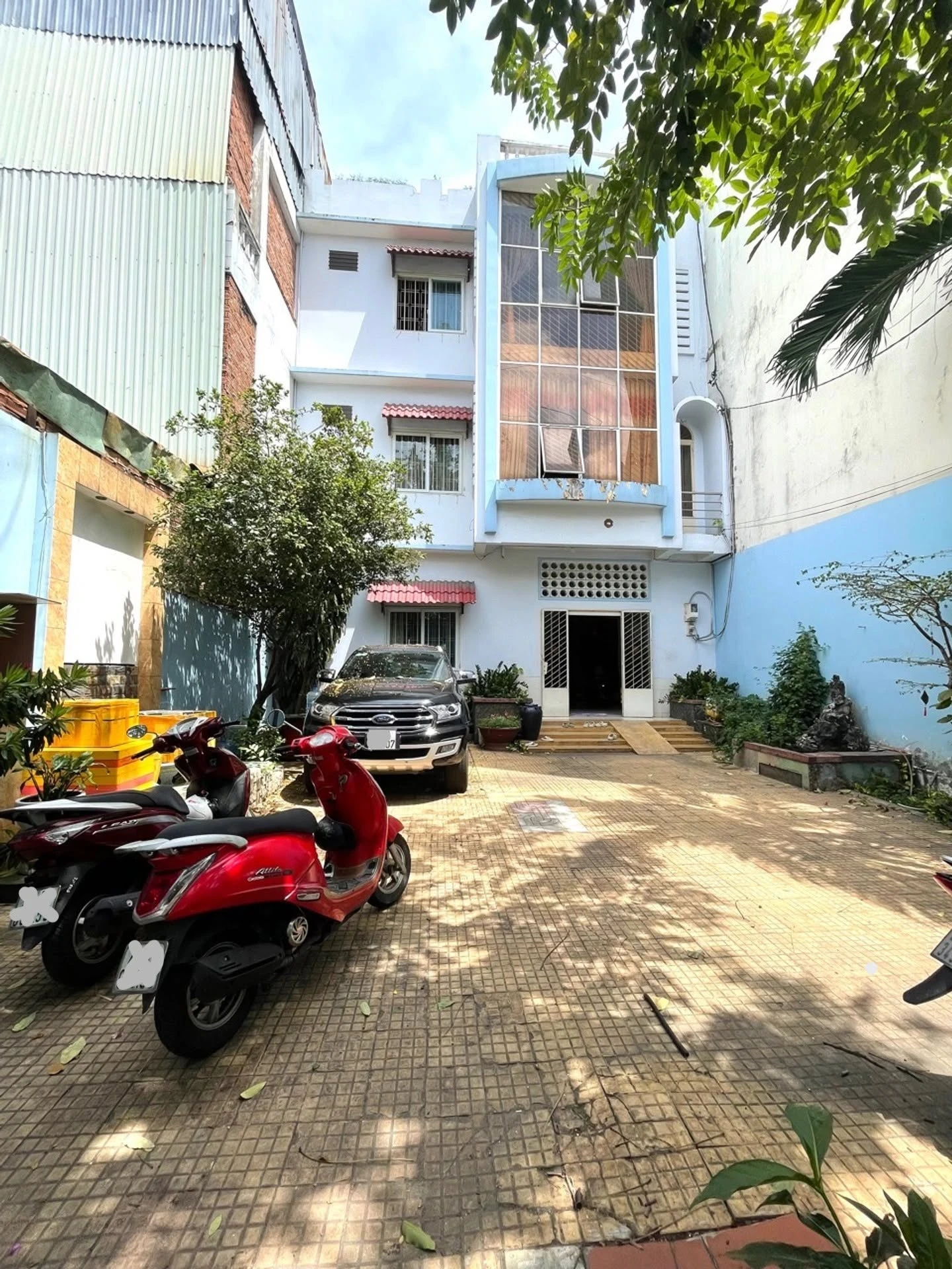 Bán nhà phố 3 tầng 423m² mặt tiền 10m Tân Bình - Ảnh 1