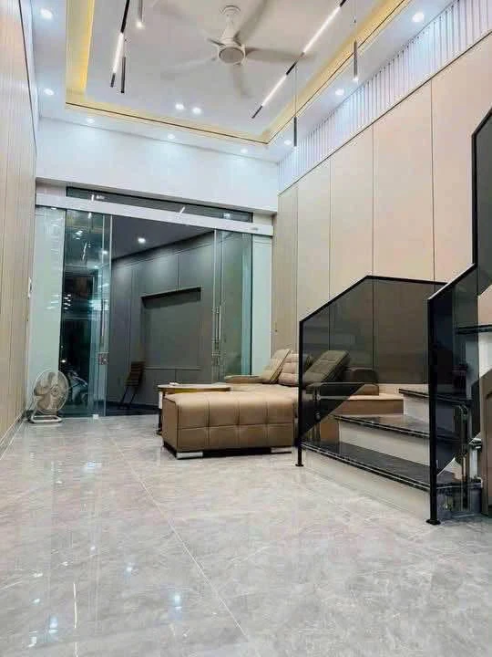 Bán nhà 4 tầng 55m² mặt phố Chợ Hàng, Hải Phòng, 8,2 tỷ - Ảnh thu nhỏ 2