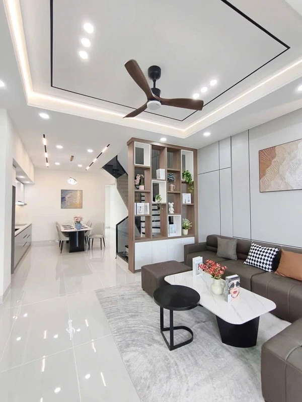 Bán nhà 3PN 3WC sân ô tô 5x21m full nội thất giá 2,3 tỷ tại Long Khánh