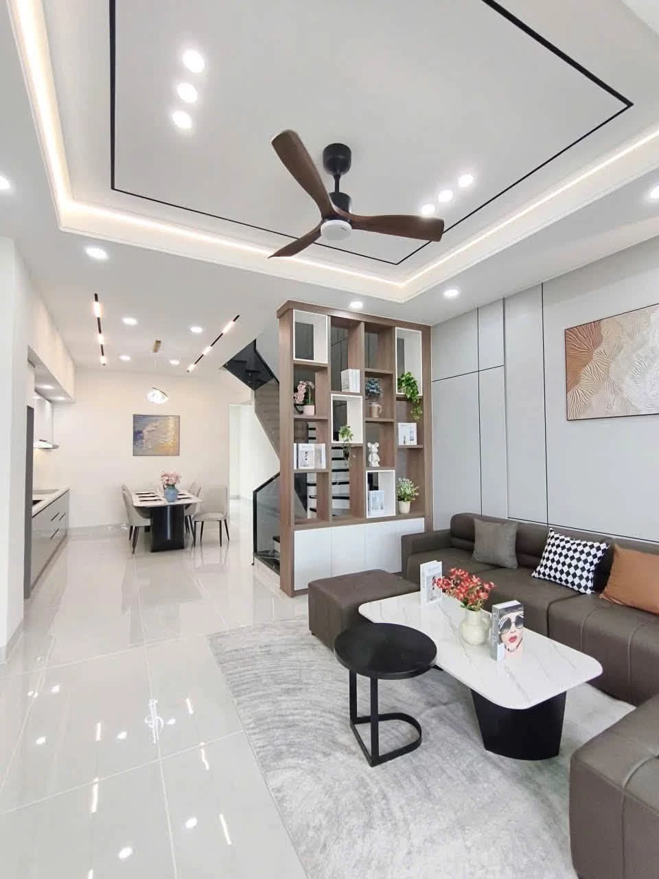 Bán nhà 3PN 3WC sân ô tô 5x21m full nội thất giá 2,3 tỷ tại Long Khánh - Ảnh 1