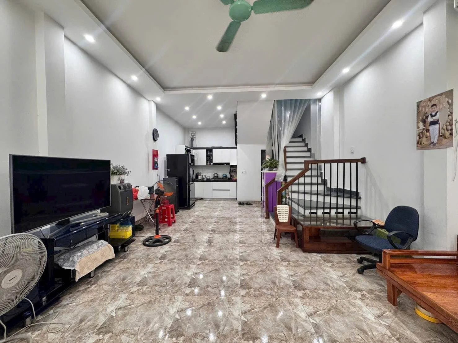 Bán nhà 2 tầng 54m² mặt tiền 5m Quận 1 giá 2 tỷ - Ảnh 1