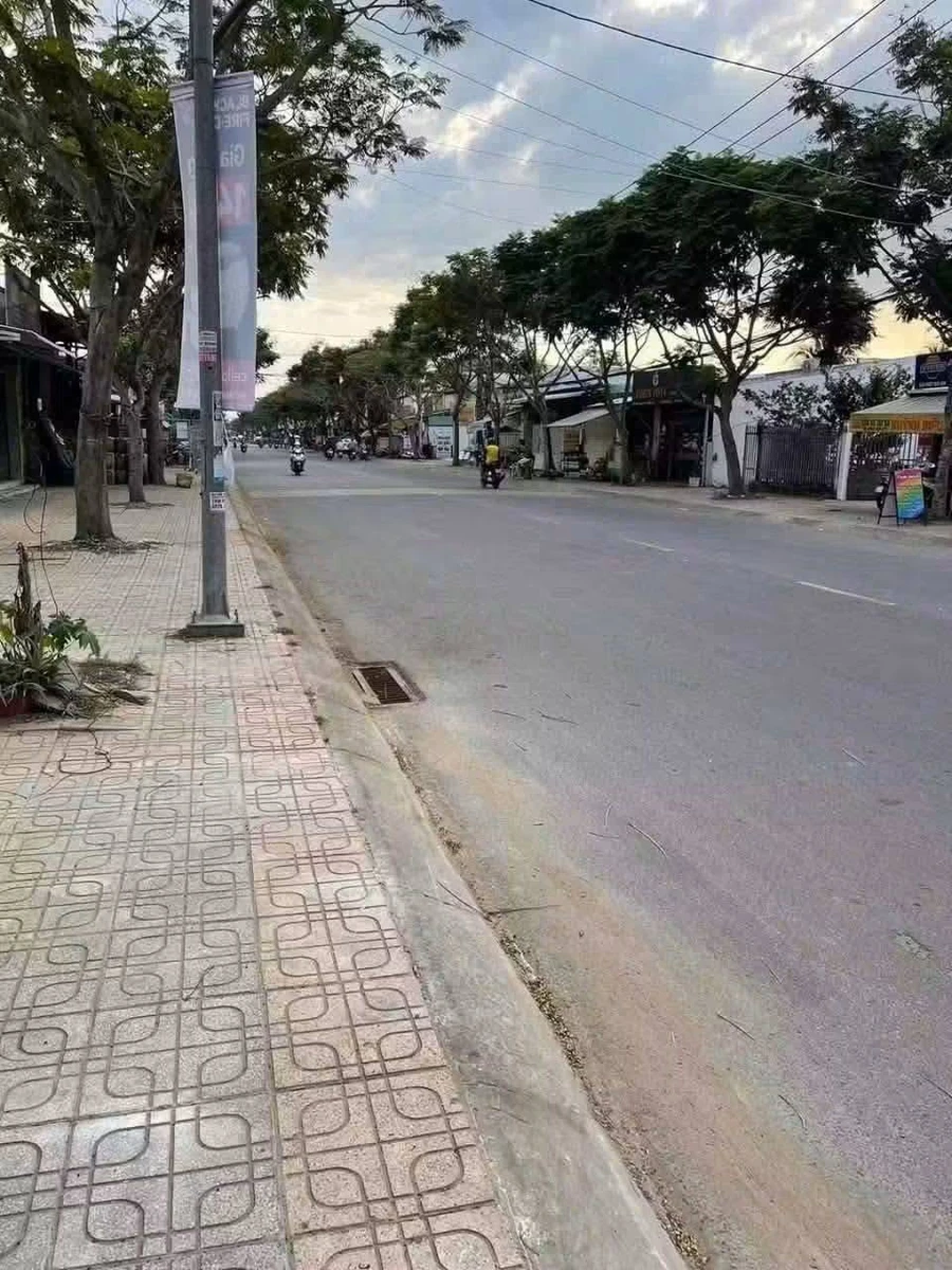 Bán nhà mặt tiền 108.9m² đường Nguyễn Hữu Cảnh, Quận 1 - Ảnh 1