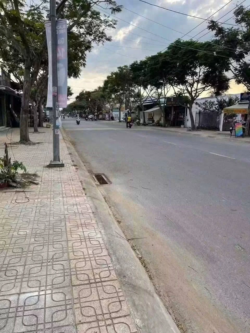 Bán nhà mặt tiền 108.9m² đường Nguyễn Hữu Cảnh, Quận 1 - Ảnh 1
