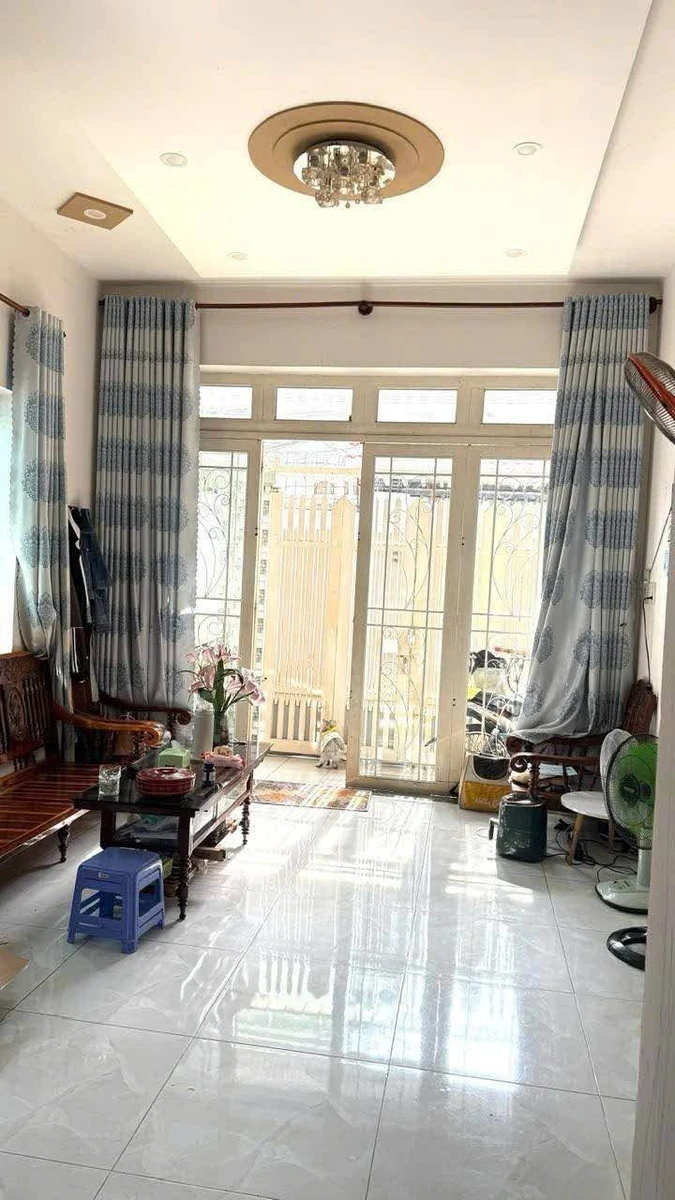 Bán nhà 1 trệt 1 lầu 62m2 đường Nguyễn Bảo, Quận 1 - Ảnh 1